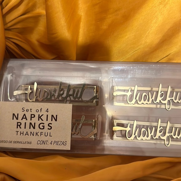 The word Thankful and acorns Napkin Rings from bed bath and beyond - Picture 1 of 2
